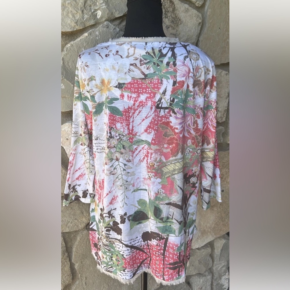 Gloria Vanderbilt T Shirt Medium Pink Floral Rhinestones Raw Edges Hi Lo NWOT - Picture 10 of 11